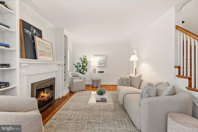 2700 CAMERON MILLS RD, Alexandria, VA 22302