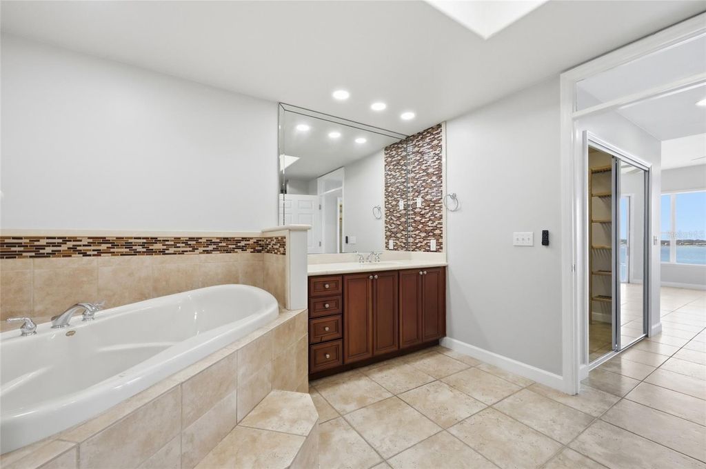 Image 37 of property listing at 8767 THE ESPLANADE 40, Orlando, FL 32836