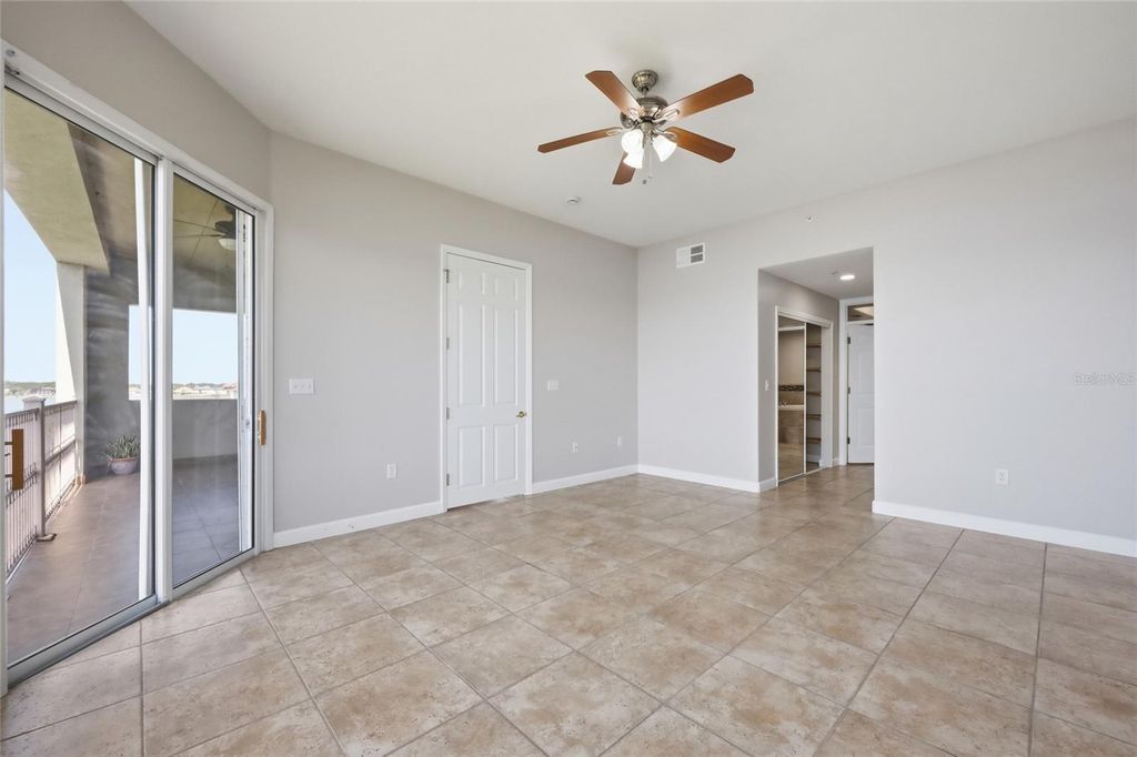 Image 8 of property listing at 8767 THE ESPLANADE 40, Orlando, FL 32836