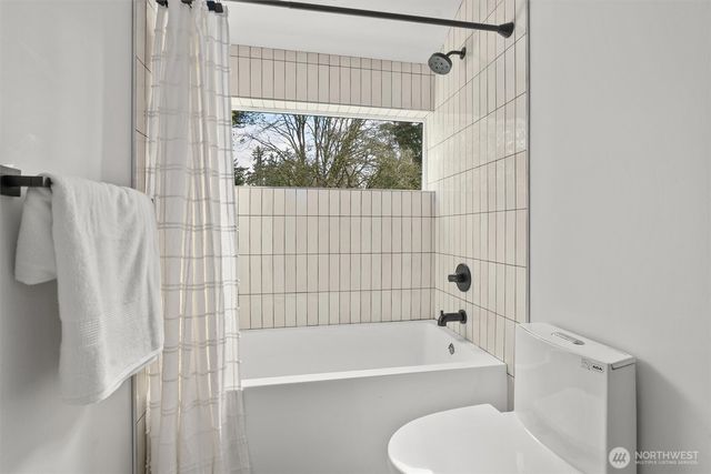 14306 Roslyn Place N, Seattle, WA 98133