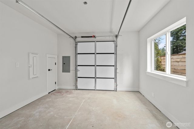 14306 Roslyn Place N, Seattle, WA 98133