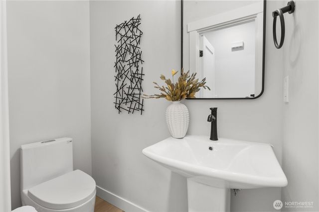 14306 Roslyn Place N, Seattle, WA 98133