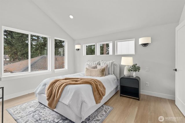 14306 Roslyn Place N, Seattle, WA 98133