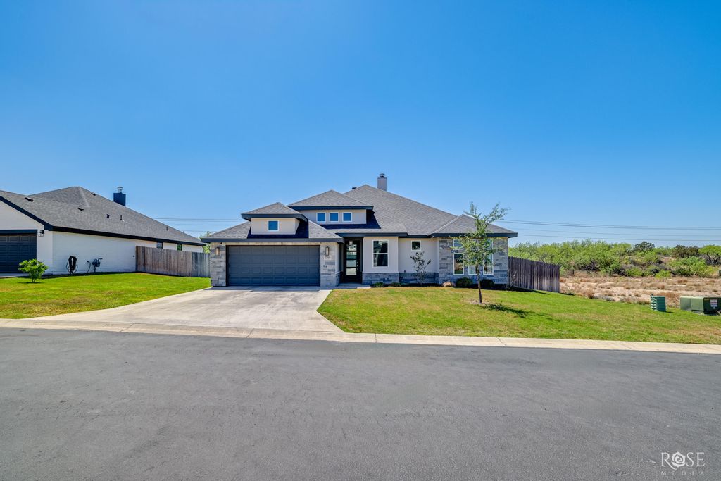 Image 2 of property listing at 3705 Dominion Ridge, San Angelo, TX 76904