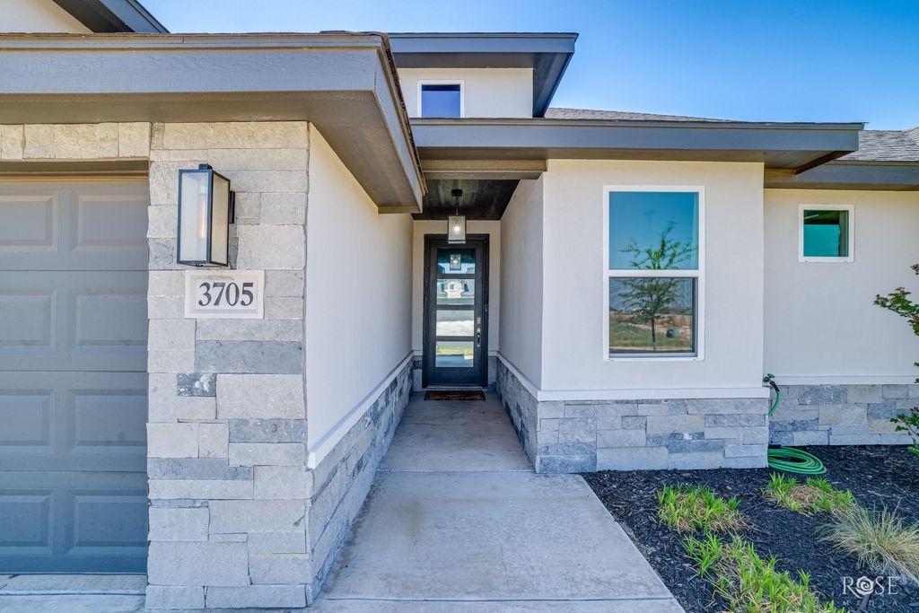 Image 5 of property listing at 3705 Dominion Ridge, San Angelo, TX 76904