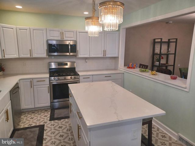 969 SYLVAN ST, Camden, NJ 08104