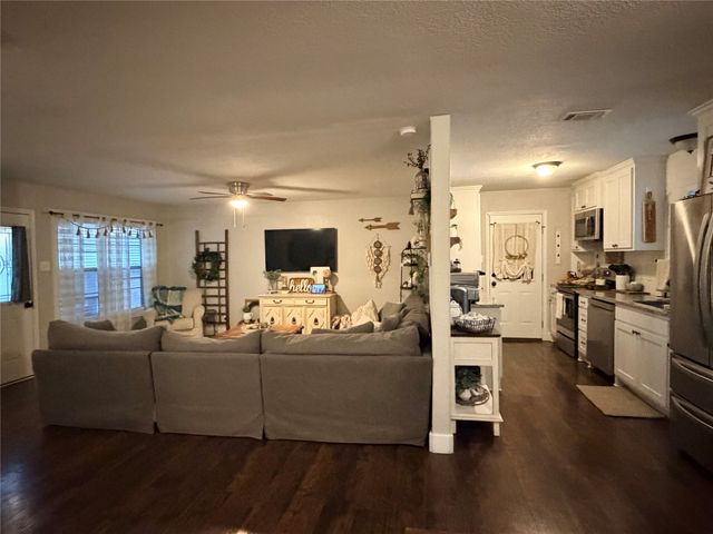 700 N Spears Street, Alvarado, TX 76009