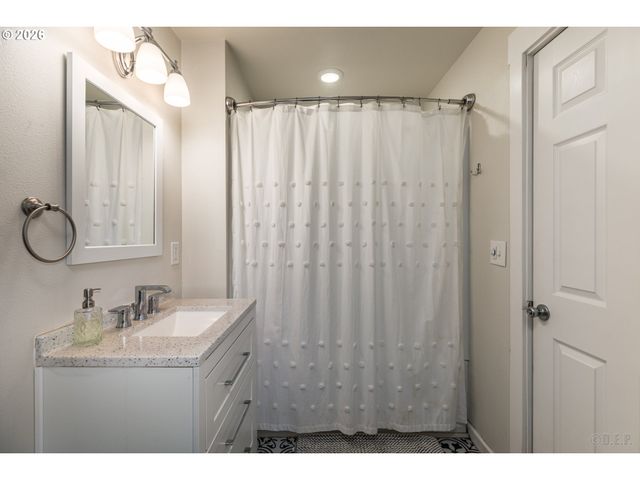 169 N VERNONIA Rd, St Helens, OR 97051