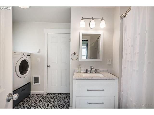 169 N VERNONIA Rd, St Helens, OR 97051