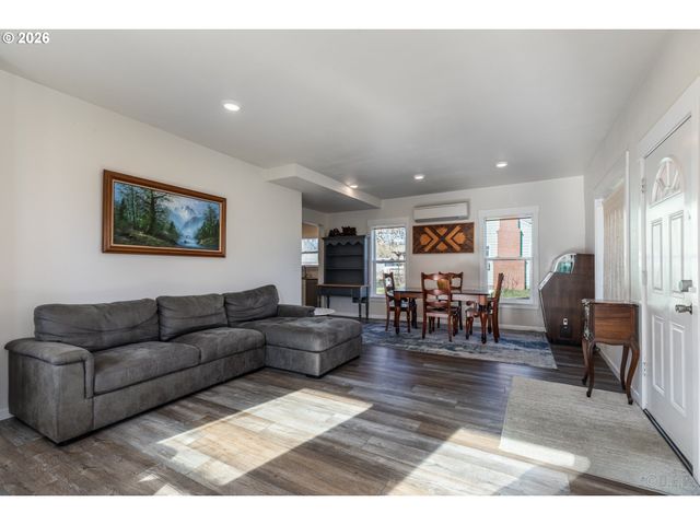 169 N VERNONIA Rd, St Helens, OR 97051