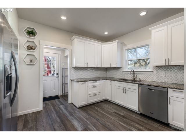 169 N VERNONIA Rd, St Helens, OR 97051