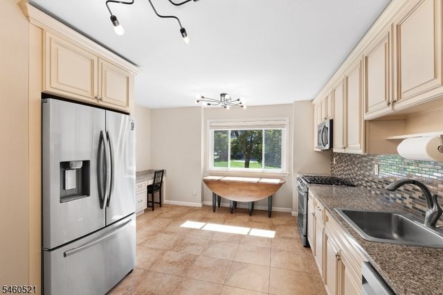 38 Park St H, Florham Park Boro, NJ 07932