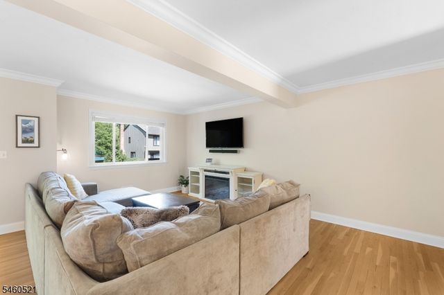 38 Park St H, Florham Park Boro, NJ 07932