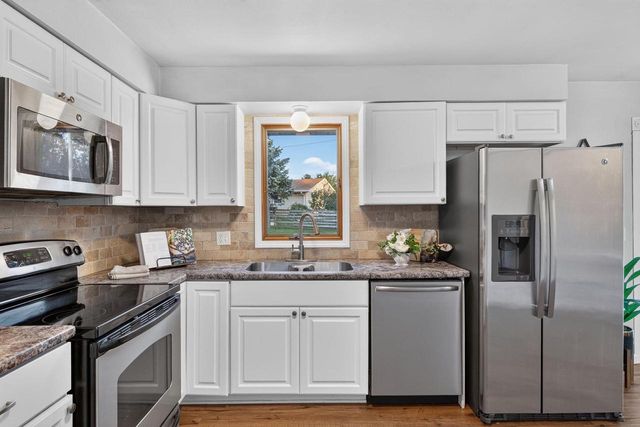 2516 N SUMMIT STREET, Appleton, WI 54914