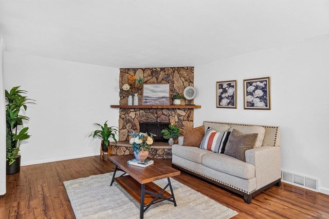 2516 N SUMMIT STREET, Appleton, WI 54914