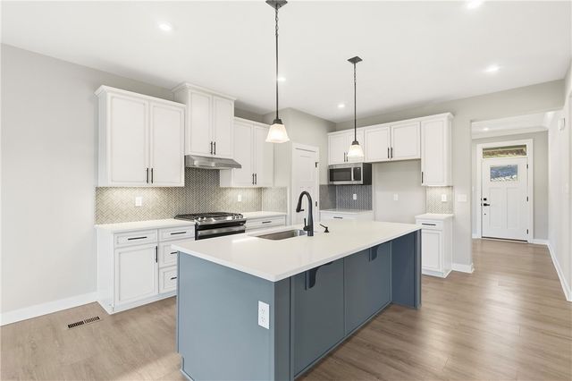 4 Dana Dr, Findlay Twp, PA 15108