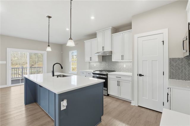 4 Dana Dr, Findlay Twp, PA 15108