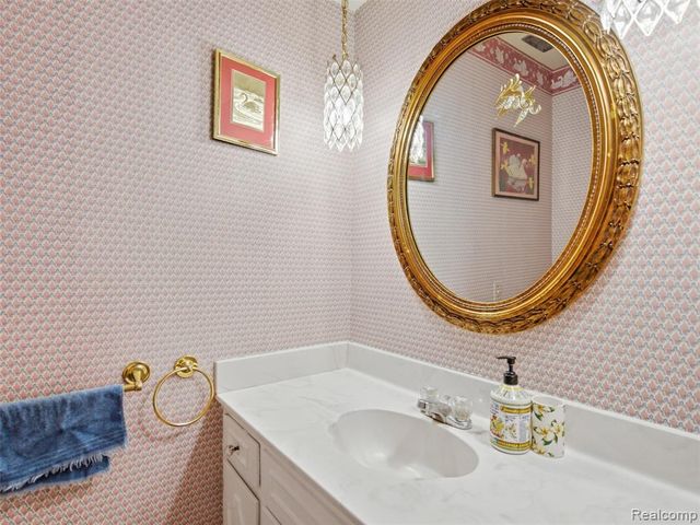 883 Briarcliff Drive, Grosse Pointe, MI 48236