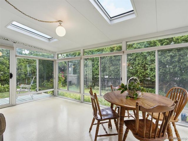 883 Briarcliff Drive, Grosse Pointe, MI 48236
