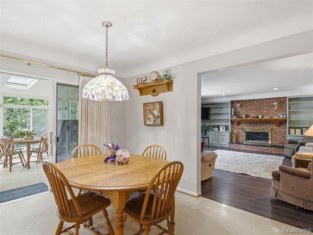 883 Briarcliff Drive, Grosse Pointe, MI 48236