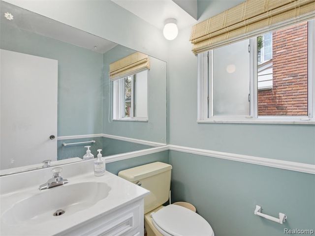 883 Briarcliff Drive, Grosse Pointe, MI 48236