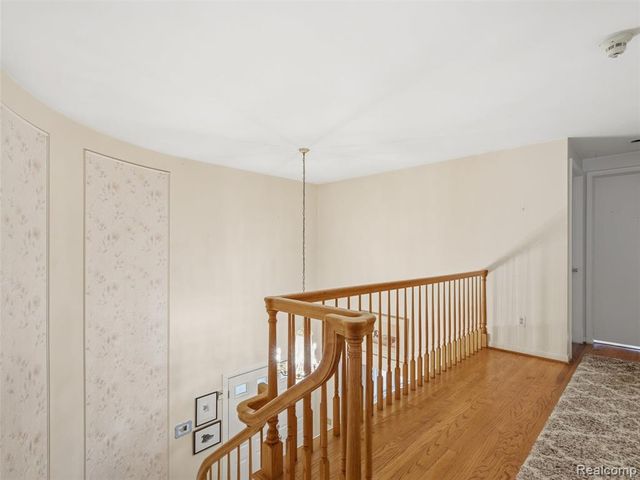 883 Briarcliff Drive, Grosse Pointe, MI 48236
