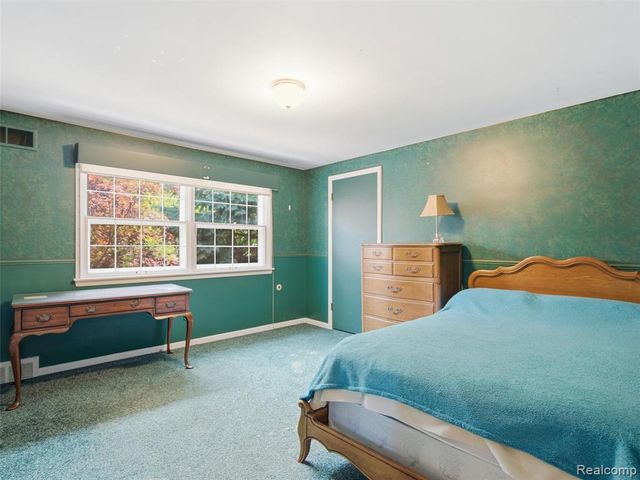 883 Briarcliff Drive, Grosse Pointe, MI 48236