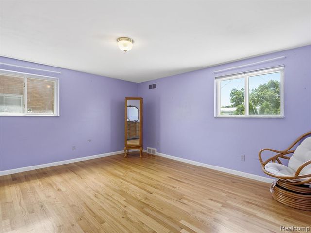 883 Briarcliff Drive, Grosse Pointe, MI 48236