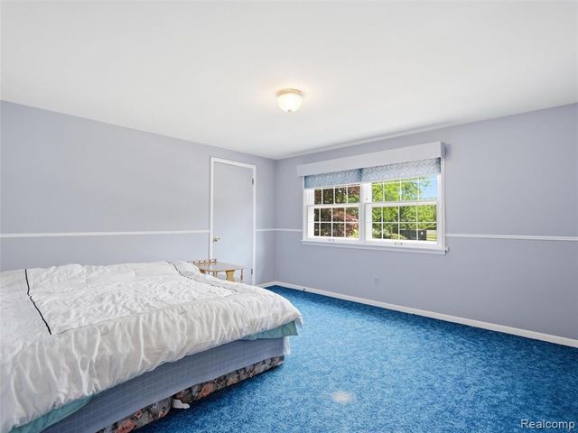 883 Briarcliff Drive, Grosse Pointe, MI 48236