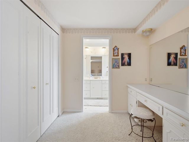 883 Briarcliff Drive, Grosse Pointe, MI 48236