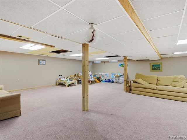 883 Briarcliff Drive, Grosse Pointe, MI 48236
