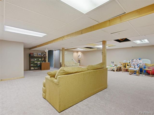 883 Briarcliff Drive, Grosse Pointe, MI 48236