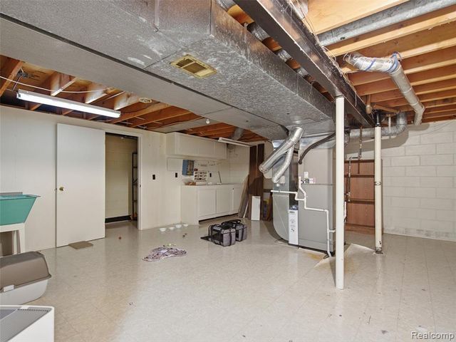 883 Briarcliff Drive, Grosse Pointe, MI 48236