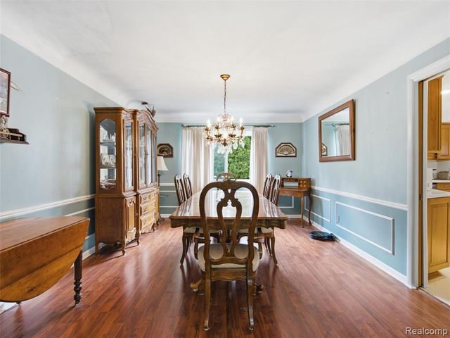 883 Briarcliff Drive, Grosse Pointe, MI 48236