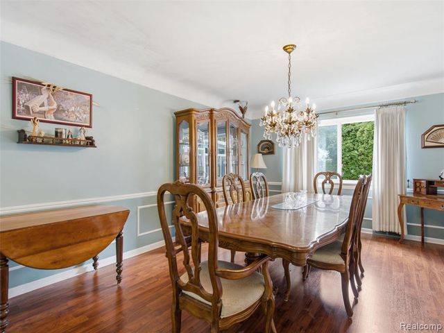 883 Briarcliff Drive, Grosse Pointe, MI 48236
