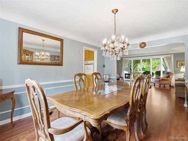 883 Briarcliff Drive, Grosse Pointe, MI 48236