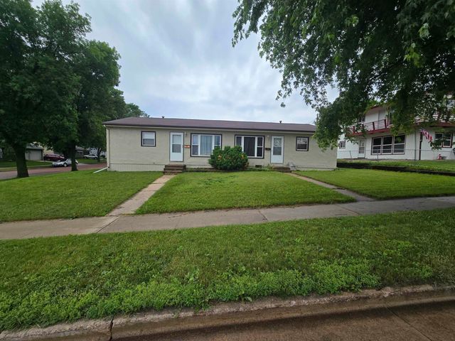 3609 & 3611 E 18th St Street, Sioux Falls, SD 57103