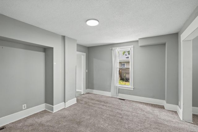 1094 Kent Street, Saint Paul, MN 55117