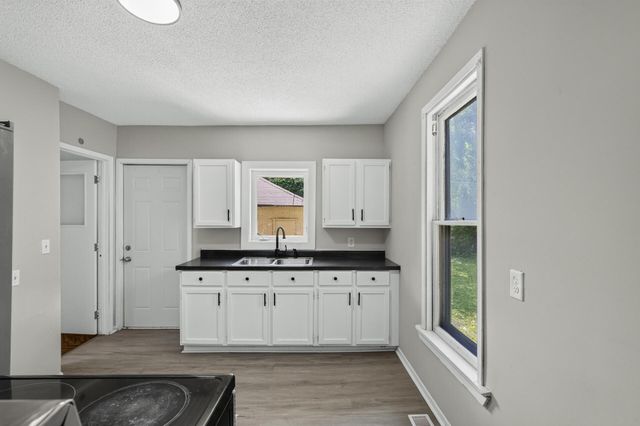 1094 Kent Street, Saint Paul, MN 55117