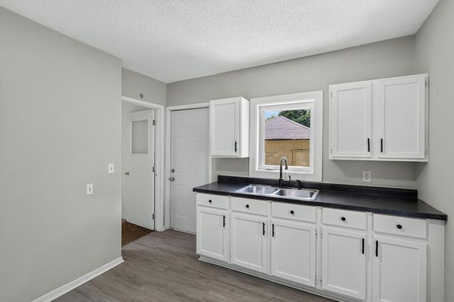 1094 Kent Street, Saint Paul, MN 55117