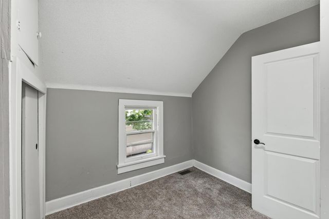 1094 Kent Street, Saint Paul, MN 55117