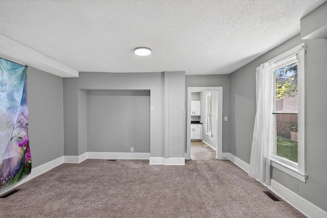 1094 Kent Street, Saint Paul, MN 55117