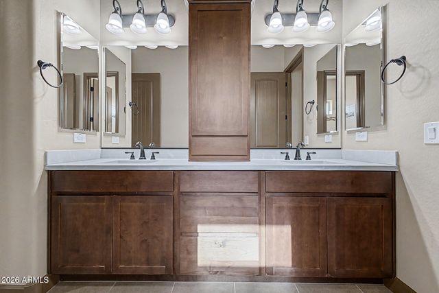 3155 E BLACKHAWK Court, Gilbert, AZ 85298