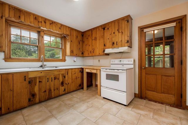 6 Sycamore Street, Brattleboro, VT 05301
