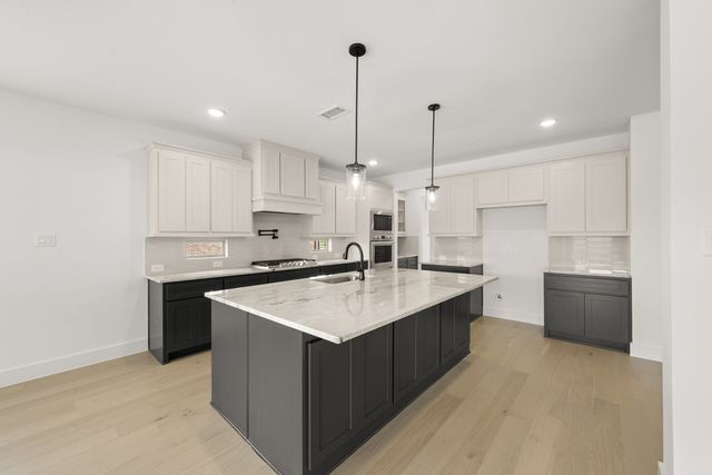 1001 E Hidden Lakes Drive, Desoto, TX 75115