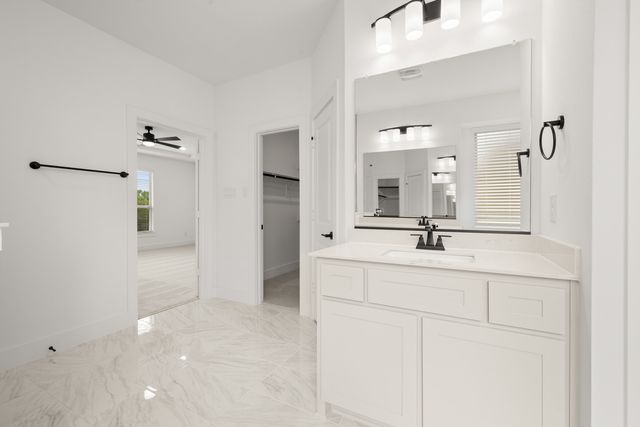 1001 E Hidden Lakes Drive, Desoto, TX 75115
