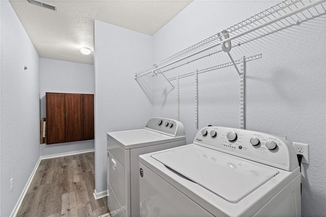 6147 NE KENSINGTON Drive 26B, Lee's Summit, MO 64064