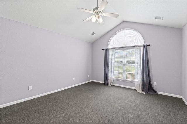 6147 NE KENSINGTON Drive 26B, Lee's Summit, MO 64064
