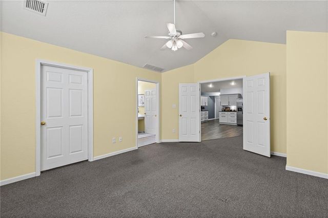 6147 NE KENSINGTON Drive 26B, Lee's Summit, MO 64064