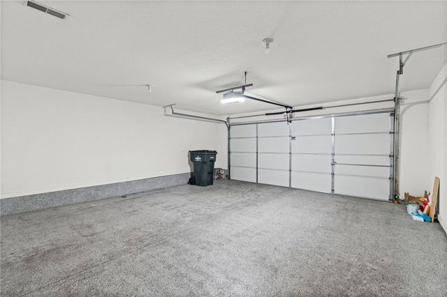 6147 NE KENSINGTON Drive 26B, Lee's Summit, MO 64064